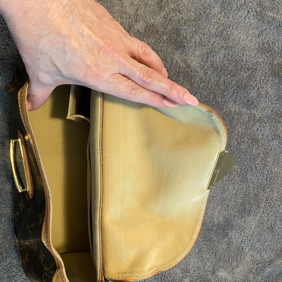 ICONIC Louis Vuitton Beverly Handbag - Picture 8 of 11